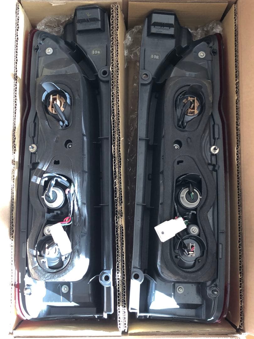 ハイエース 200系 4型~テールライト 2個セット 純正 ハイエース 純正