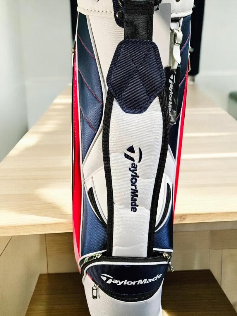 新品未使用展示品　TaylorMade 高級商品トリコロール ゴルフバッグ