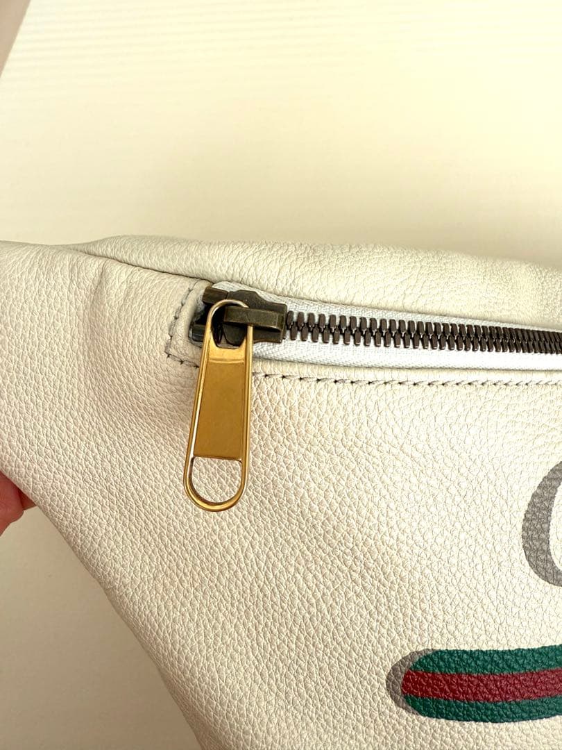 GUCCI ホワイト ボディバッグ