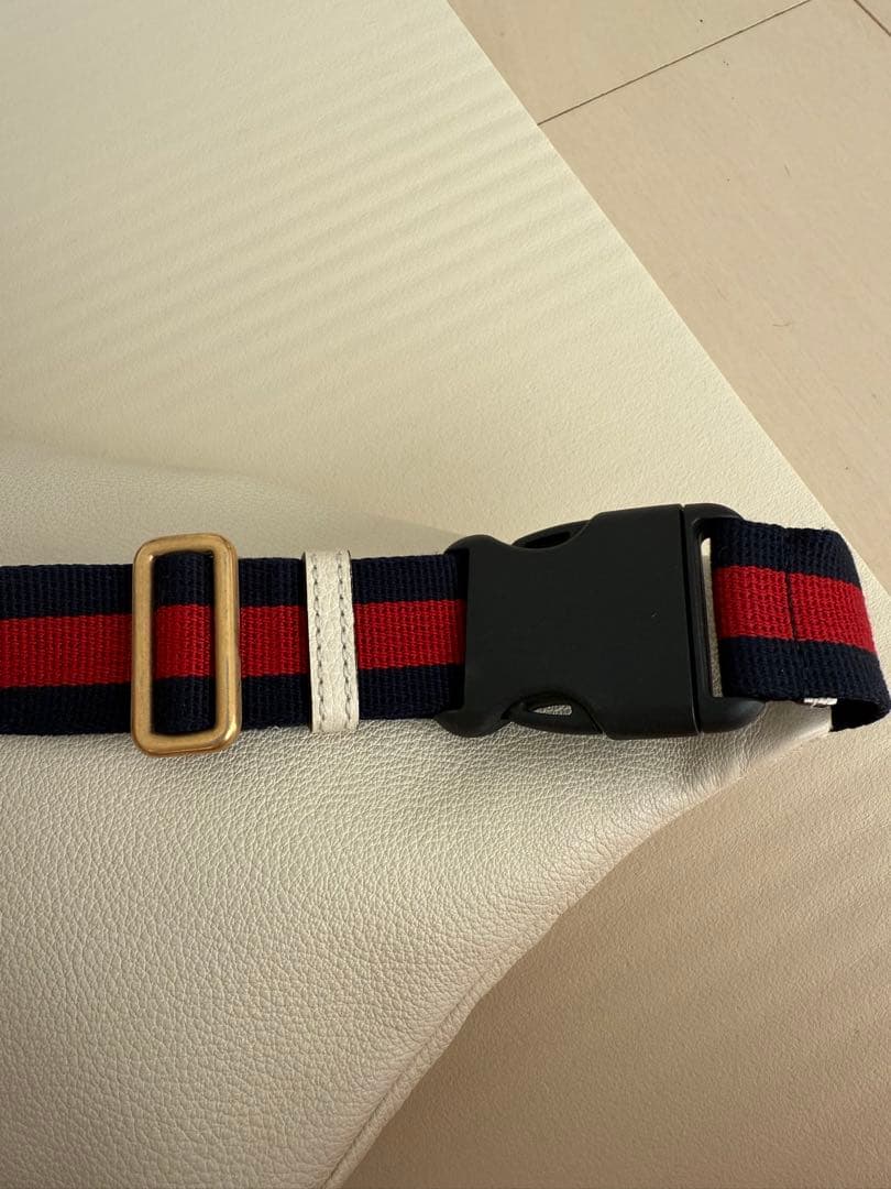 GUCCI ホワイト ボディバッグ