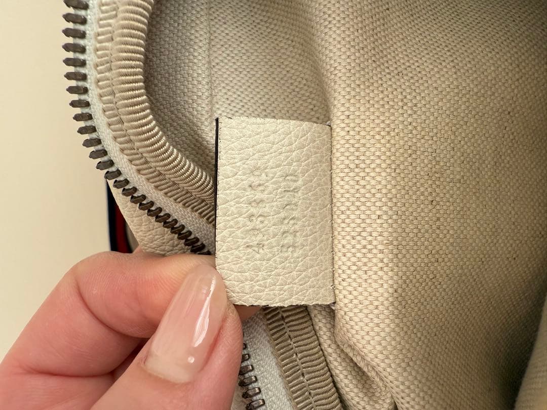 GUCCI ホワイト ボディバッグ