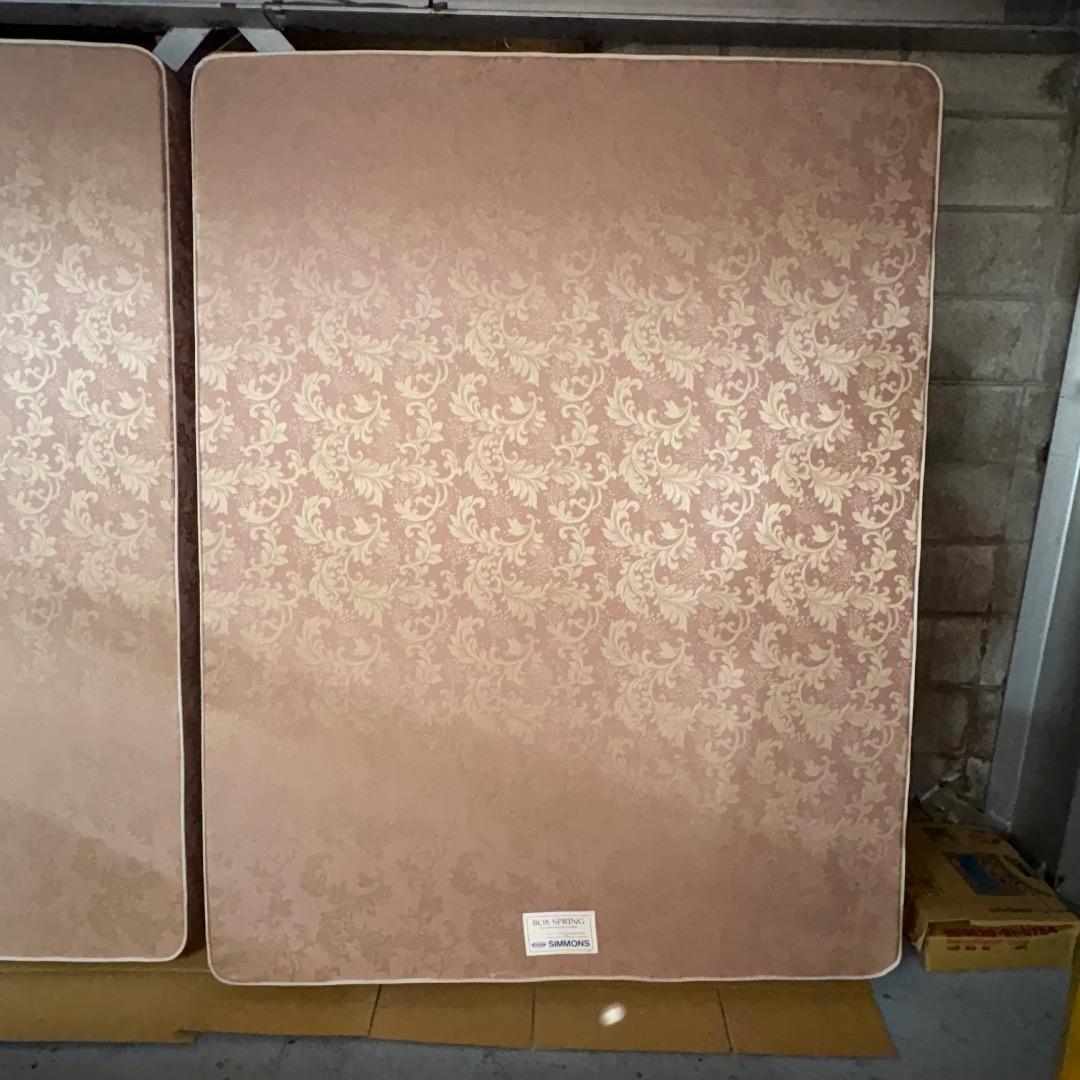 SIMMONS シモンズ BOX SPRING クイーンサイズベッド ①