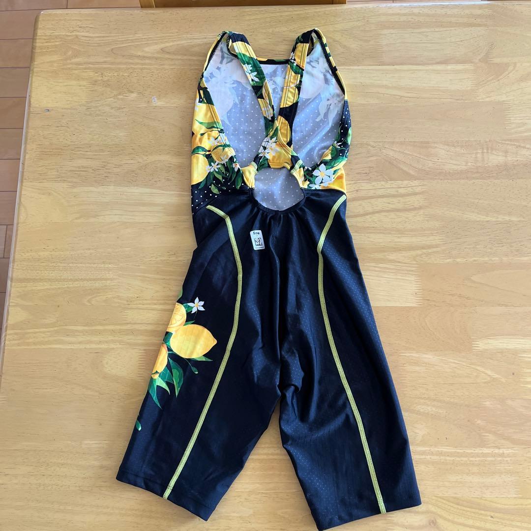 arena レモン柄 スポーツ用水着　サイズＬ