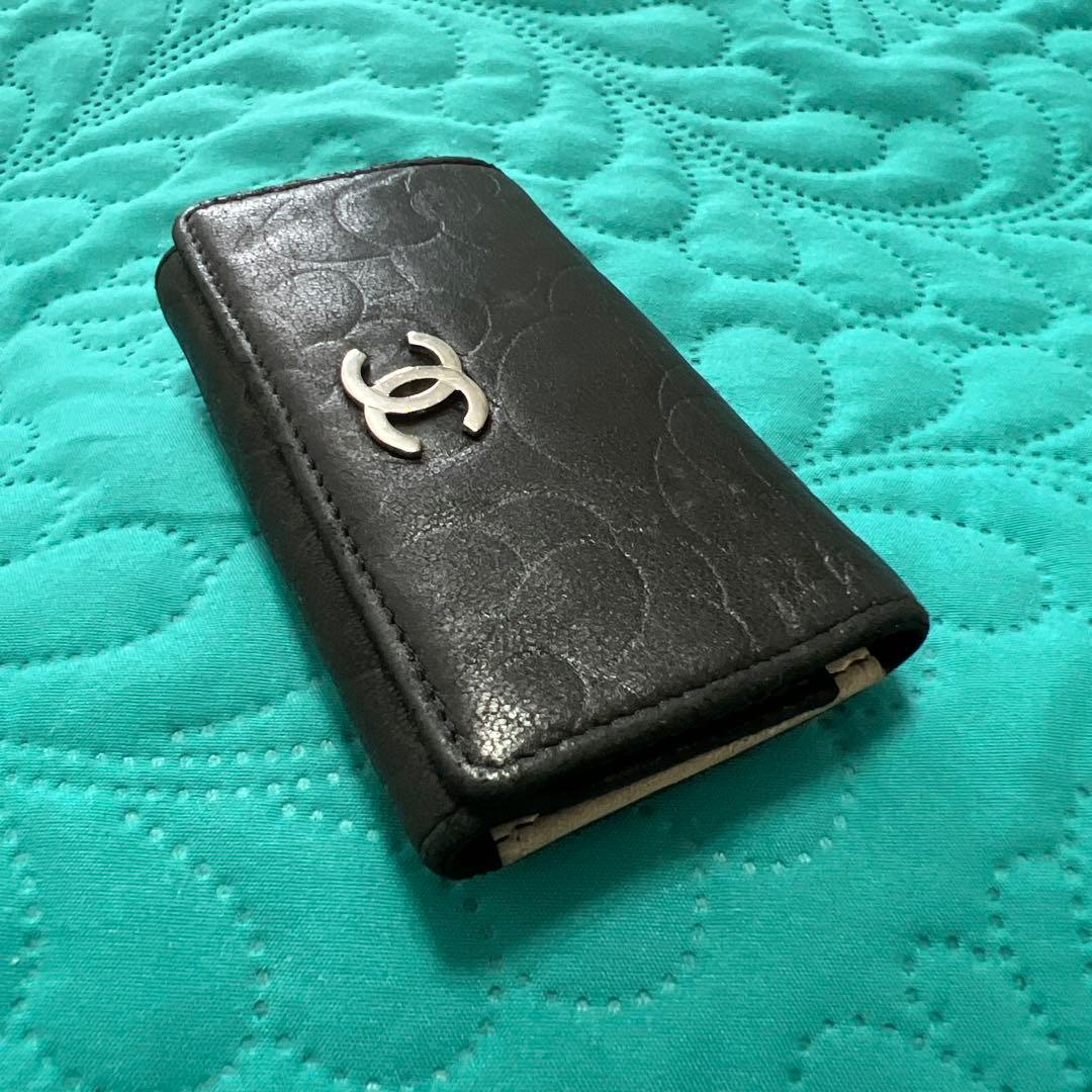 CHANEL ブラック レザー 6連キーケース　カメリア　良品　シリアルシール有