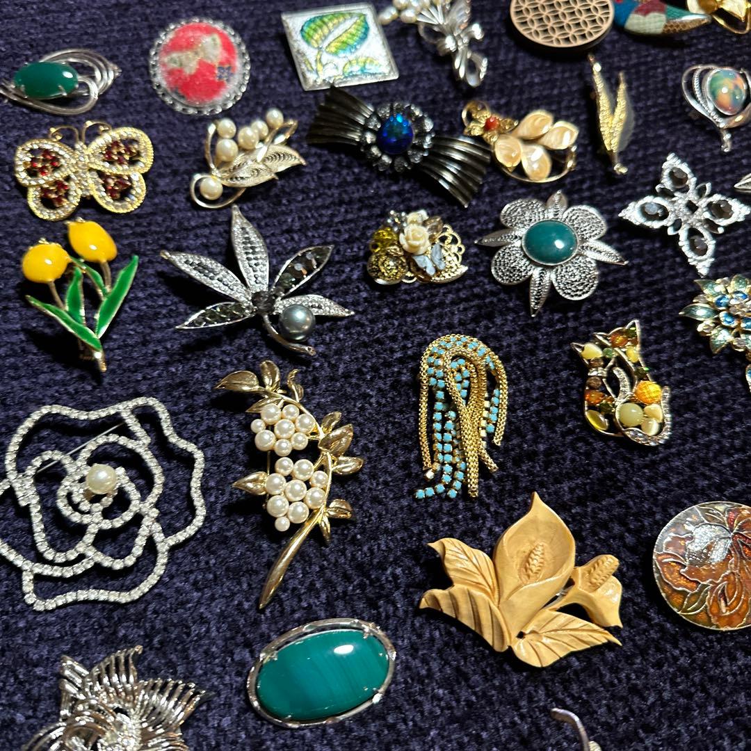 【vintage】ブローチセット 多様なデザイン　130点以上