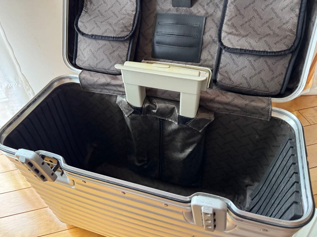 廃盤希少品】RIMOWA ルフトハンザ パイロット トロリー 2輪 29L - メルカリ