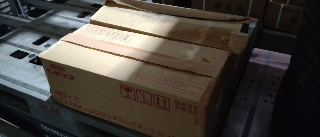 小糸製作所LEDテールランプ 赤/透明