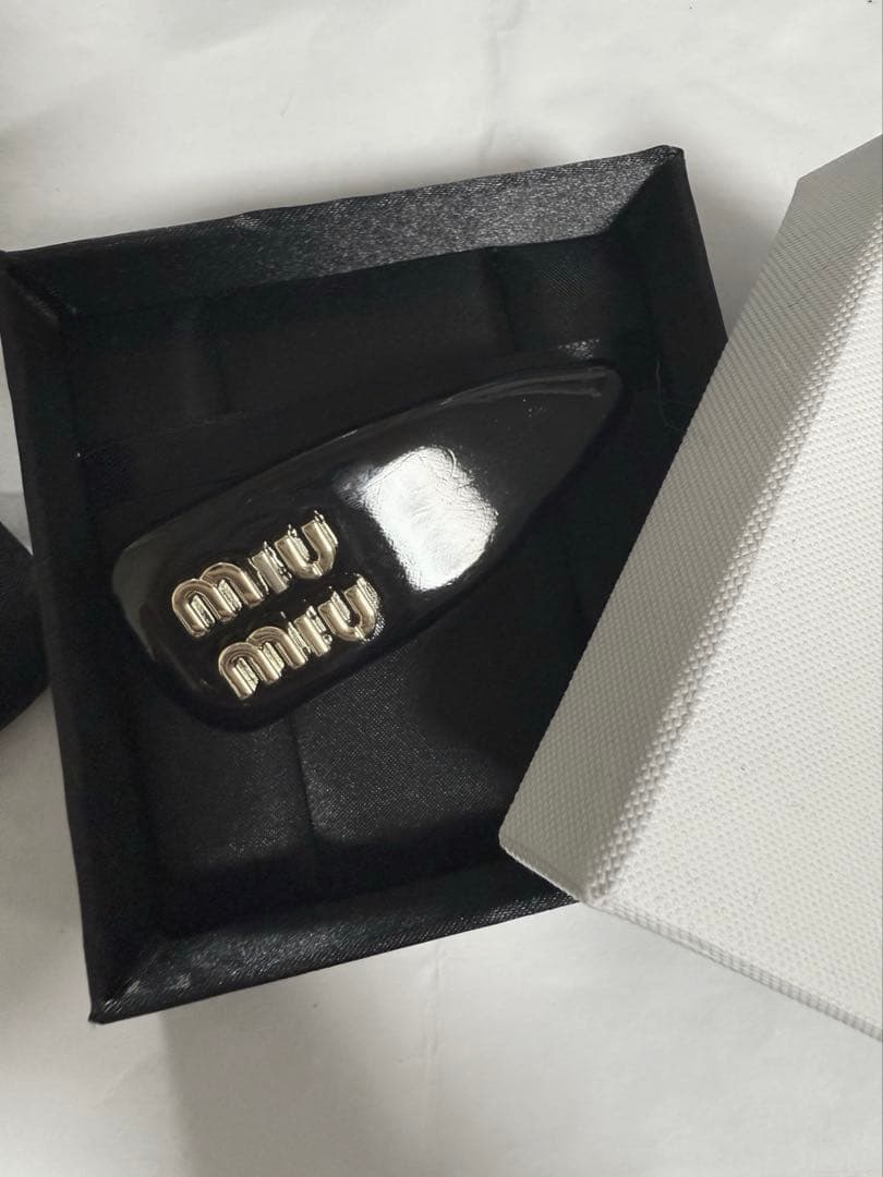 miumiu ミュウミュウ　ブラック　ヘアピン　ヘアアクセ