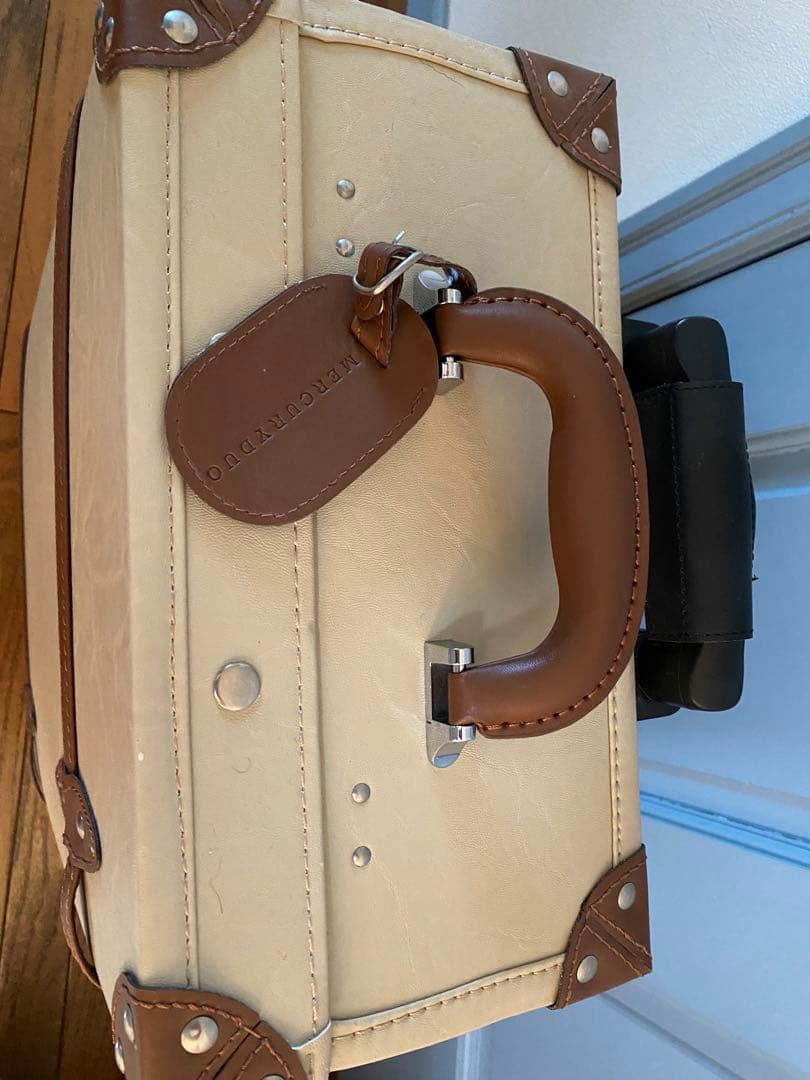 マーキュリーデュオ クリーム色クラシックキャリーケース