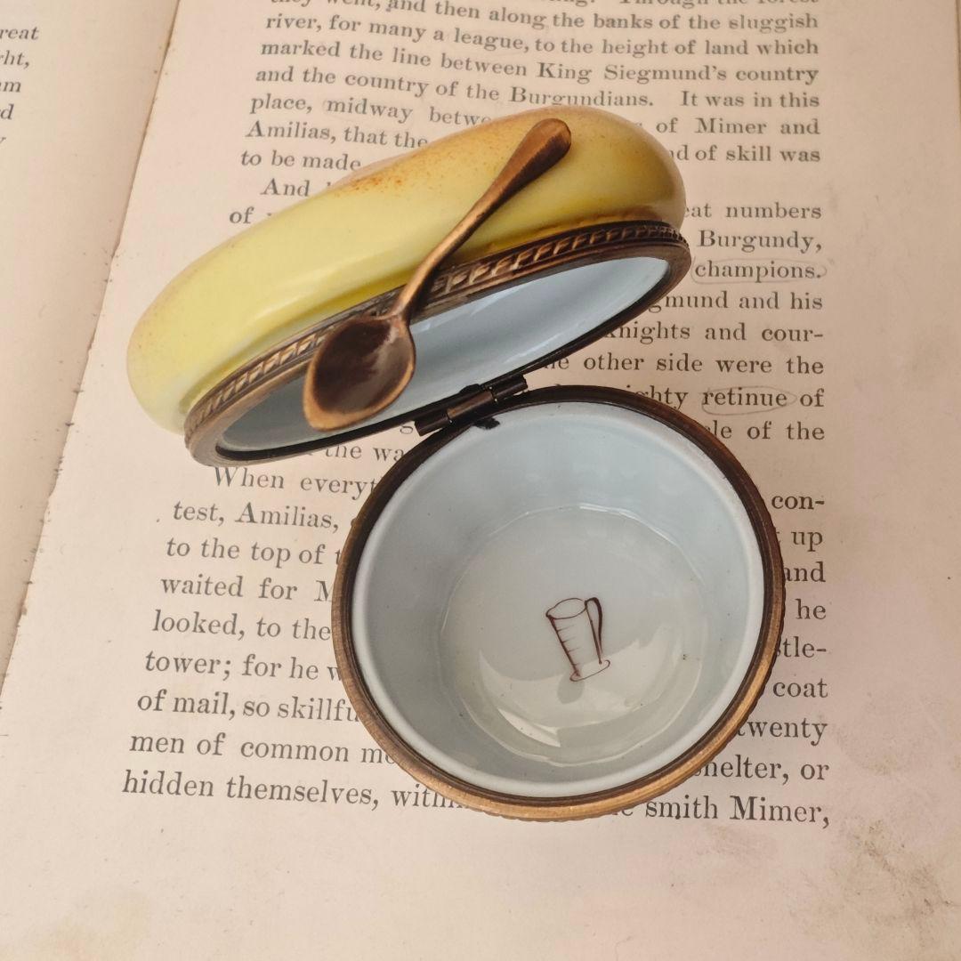 リモージュボックス　マフィン①　ふんわりカップケーキミニチュア　陶器　フランス製