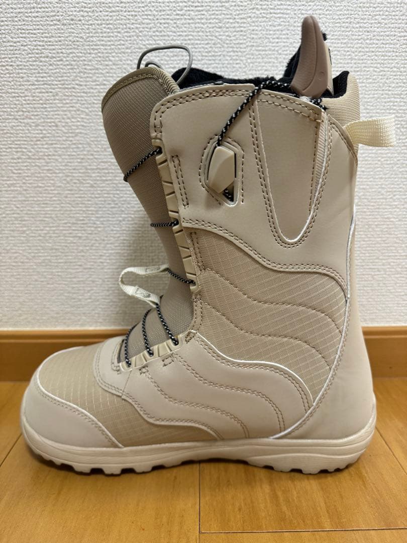 美品 2023モデル BURTON MINT 23.5cm 可愛い 初心者