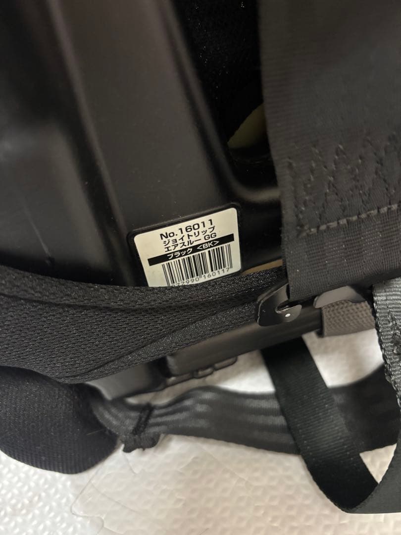 コンビ　ジョイトリップエアスルーGG　黒　ジュニアシート　シートベルト