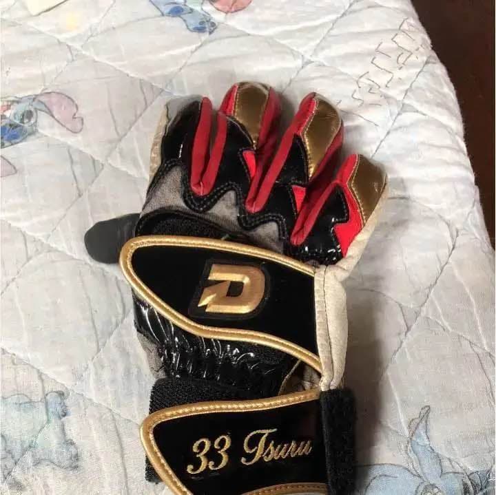 鶴岡慎也選手実使用直筆サイン入りバッティンググローブ