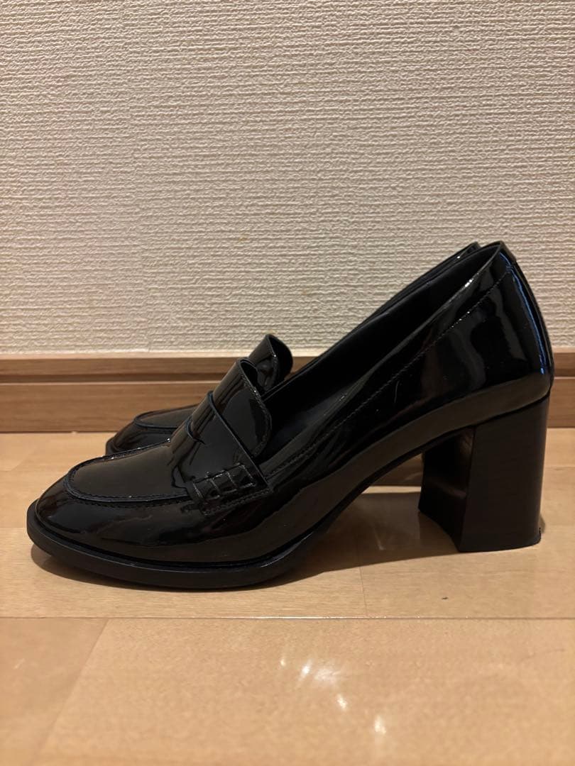 Theory エナメルヒールローファー