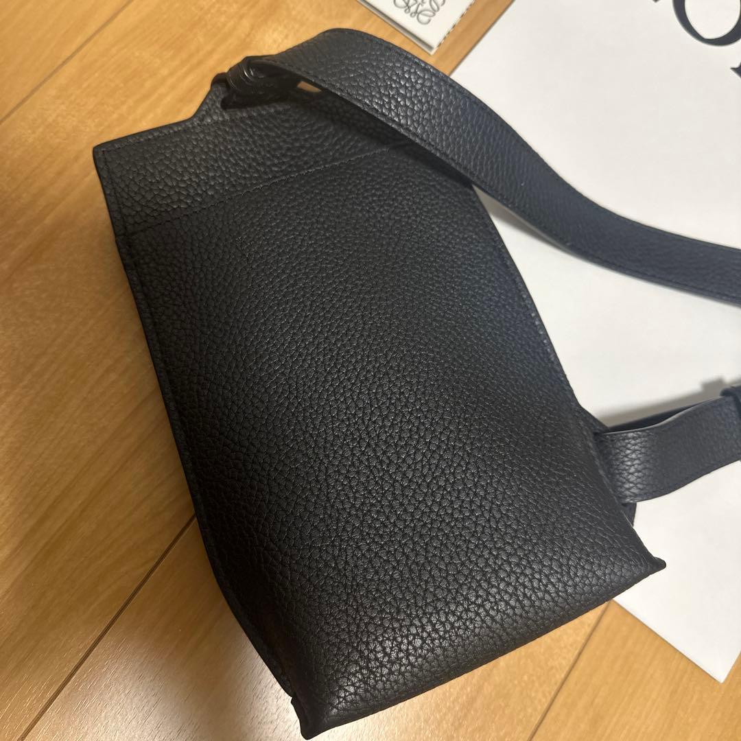 LOEWE(ロエベ)のバーティカル Tポケット ショルダーバッグ　ボディバッグ