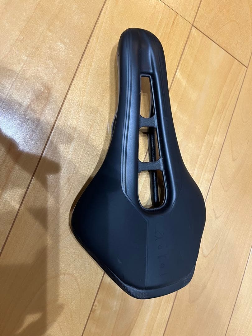 シマノプロ ステルスカーボン スーパーライト　152mmサドル