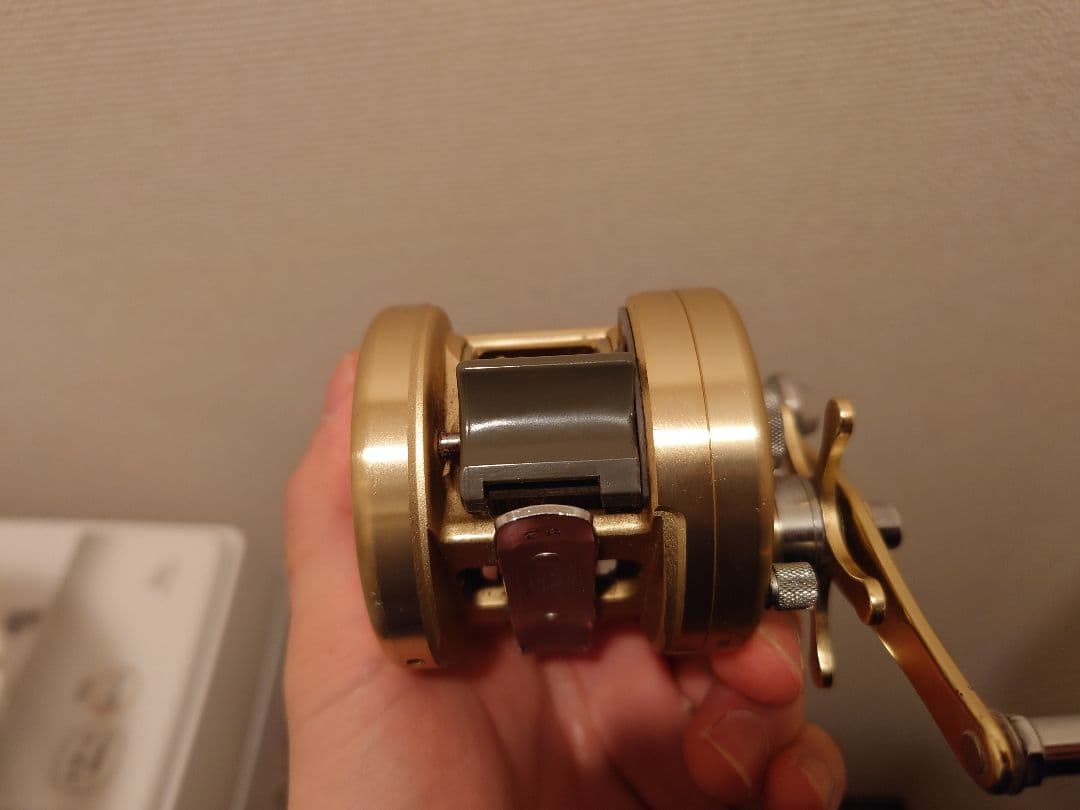 【値下げ】シマノ CALCUTTA小船 400 ベイトリール ゴールド