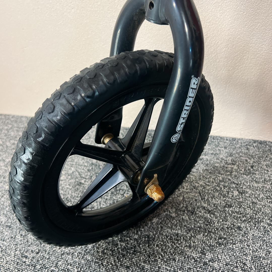 【美品】ストライダー　12　日本正規品　赤　キックバイク