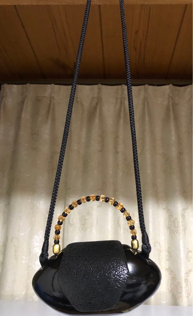 【新品未使用】〈ティミー・ウッズ〉ビーズハンドル付き・黒い木のバッグ