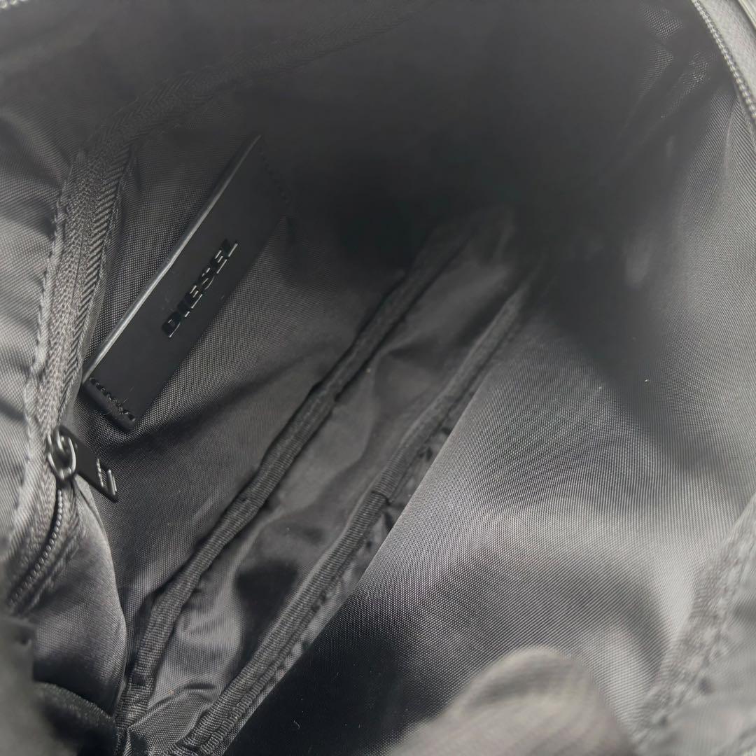 【美品】ディーゼル　ボディバッグ　ウエストポーチ　黒　ロゴ柄　男女兼用　斜め掛け