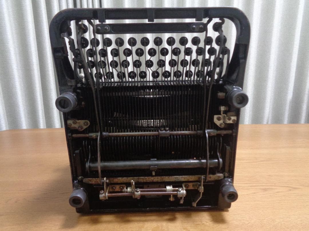 実働品　Olympia8 オリンピアタイプライター QWERTYZ配列ドイツ仕様