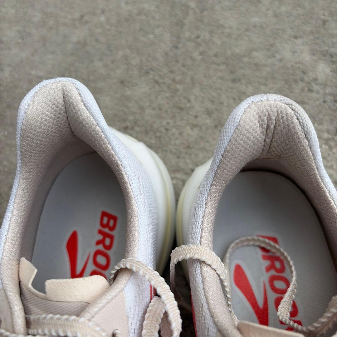 BROOKS Hyperion 2ホワイト/コーラル 24.5cm