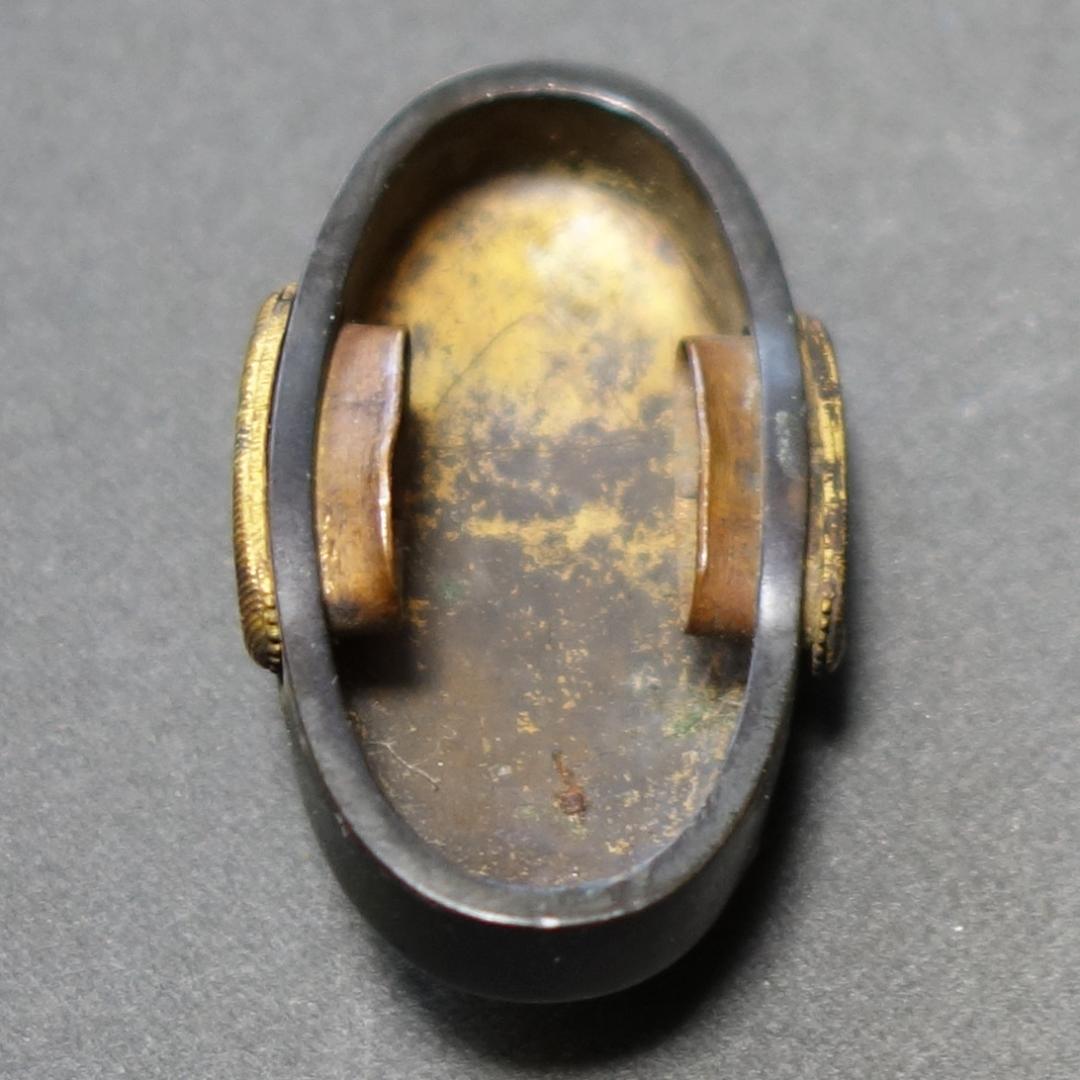 【 在銘 赤城軒元孚 赤銅磨地 金銀銅色絵 茶道具図縁頭 】 (箱・布団付き)