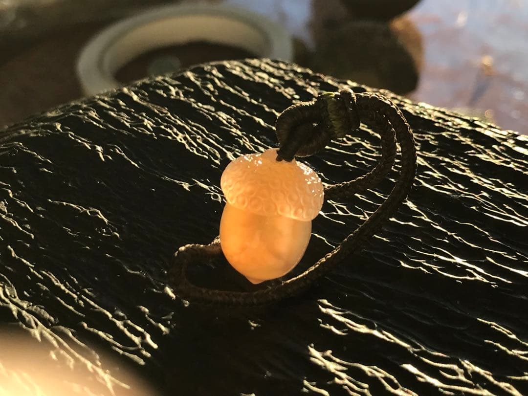 ゴビ石−1330 ゴビ瑪瑙　彫刻　『どんぐり』