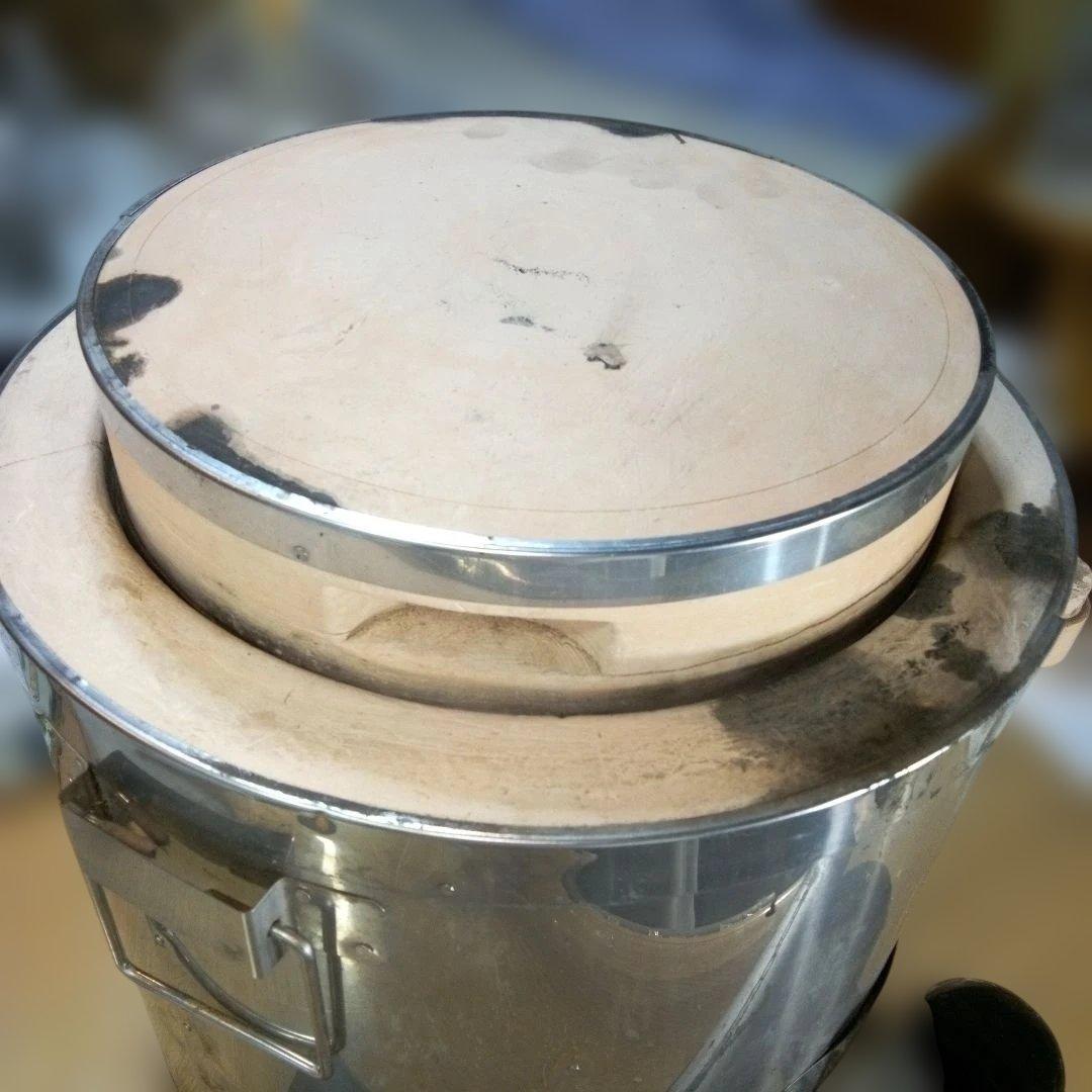 キンカの炭焼き窯と思われます　（キンカ　炭焼き窯　ステンレス　標準型　Ｎ４か？）