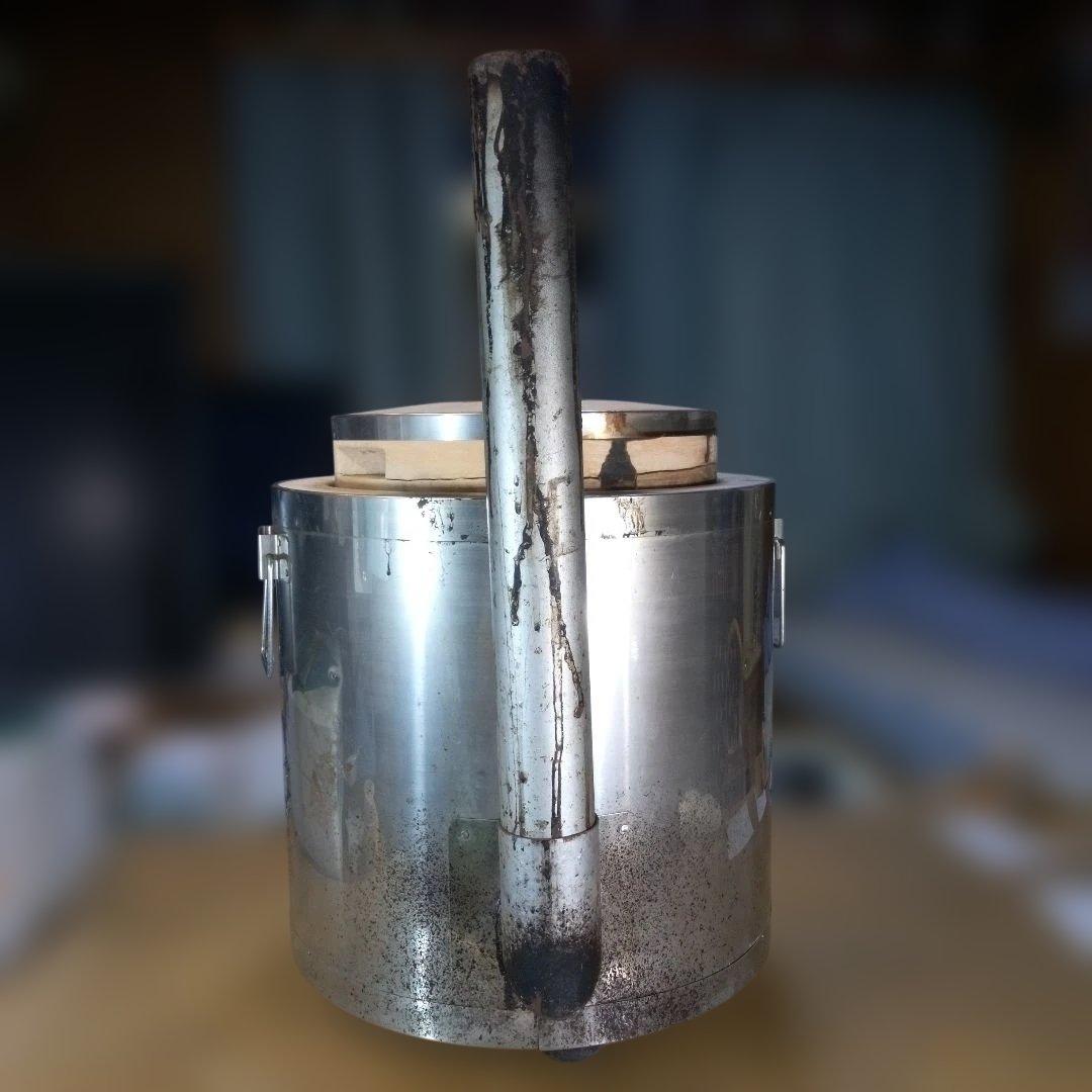 キンカの炭焼き窯と思われます　（キンカ　炭焼き窯　ステンレス　標準型　Ｎ４か？）