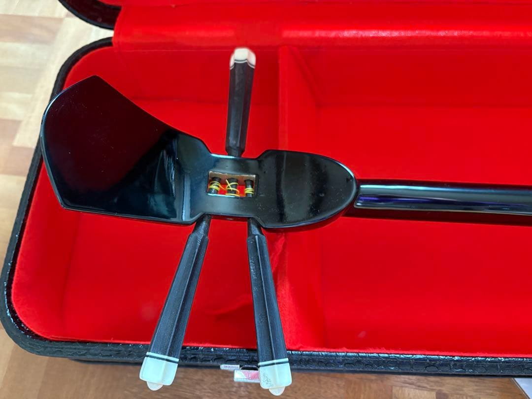 極美品　三線（沖縄三味線）奄美大島　爪　ハードケース付　テープ、島唄詩集付き