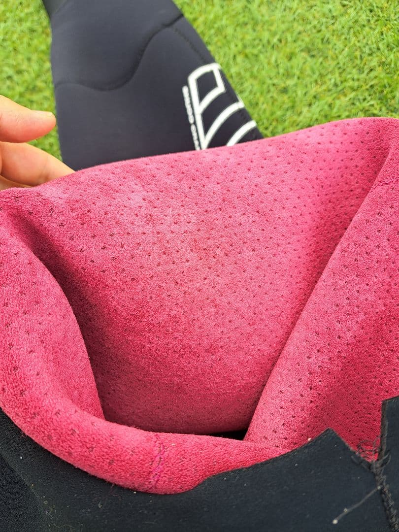 ドライ・セミドライスーツ 黒赤