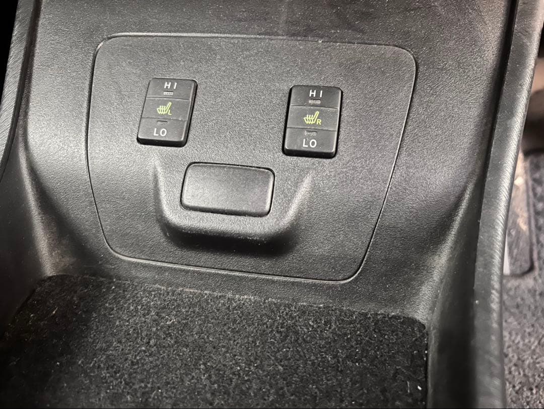 プリウスPHV本体価格ー65万