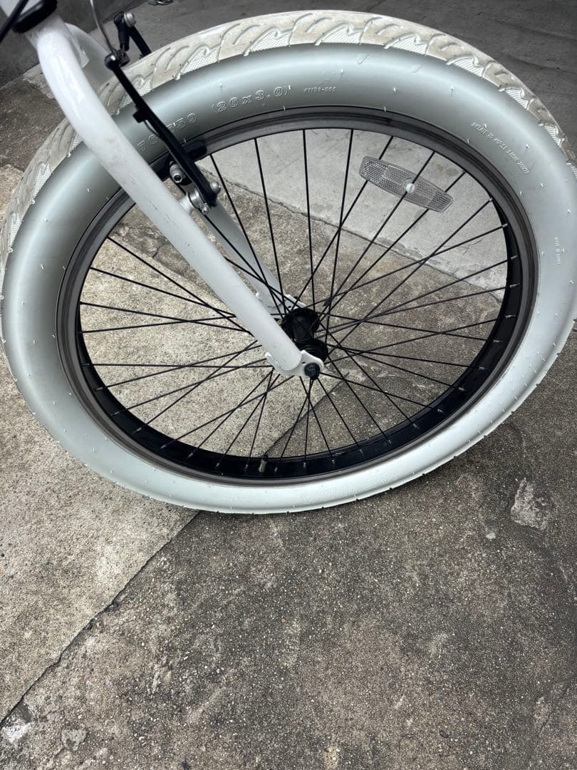 ホワイト クロスバイク 太タイヤ おしゃれ自転車