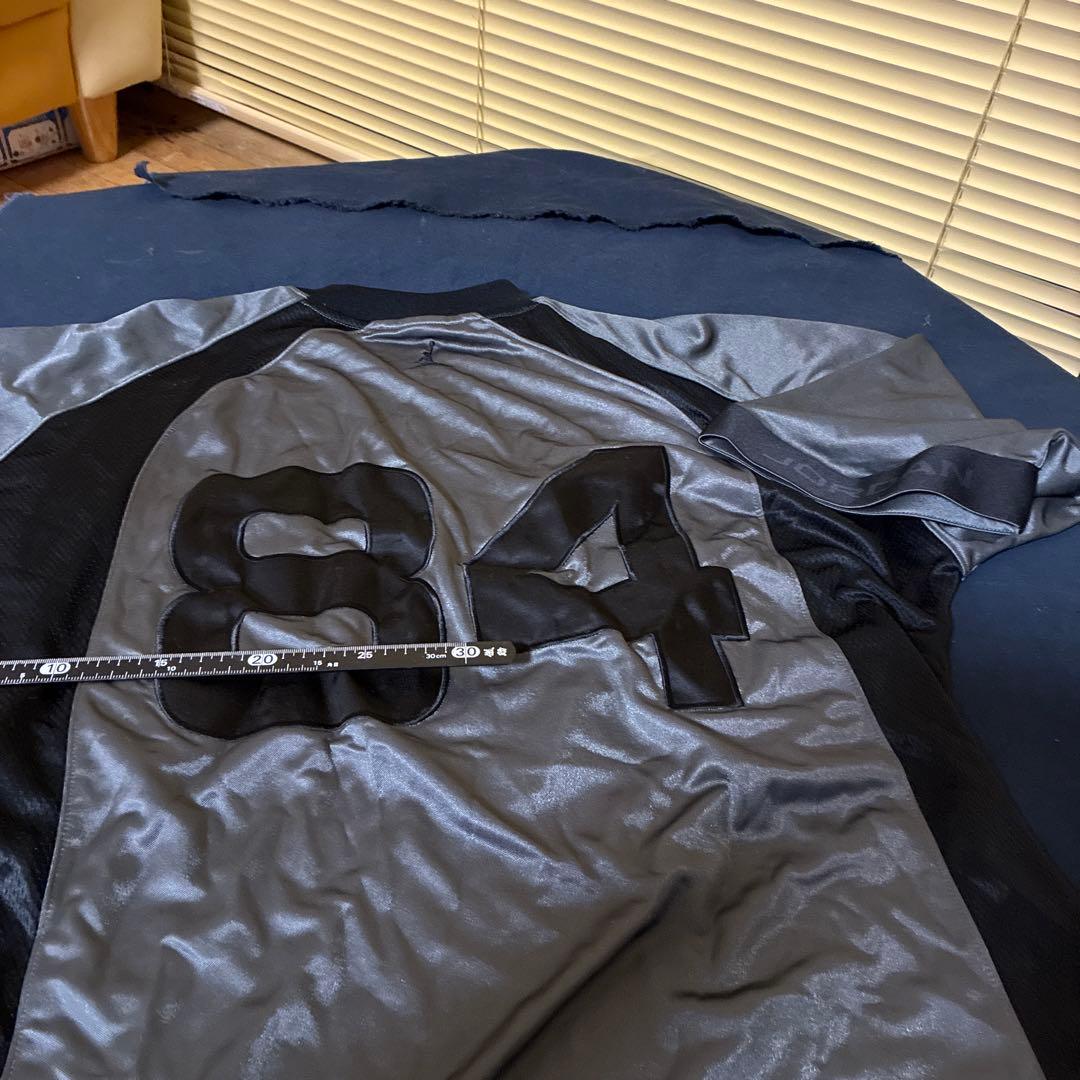 新品Jordan 84番号付きグレーシャツ