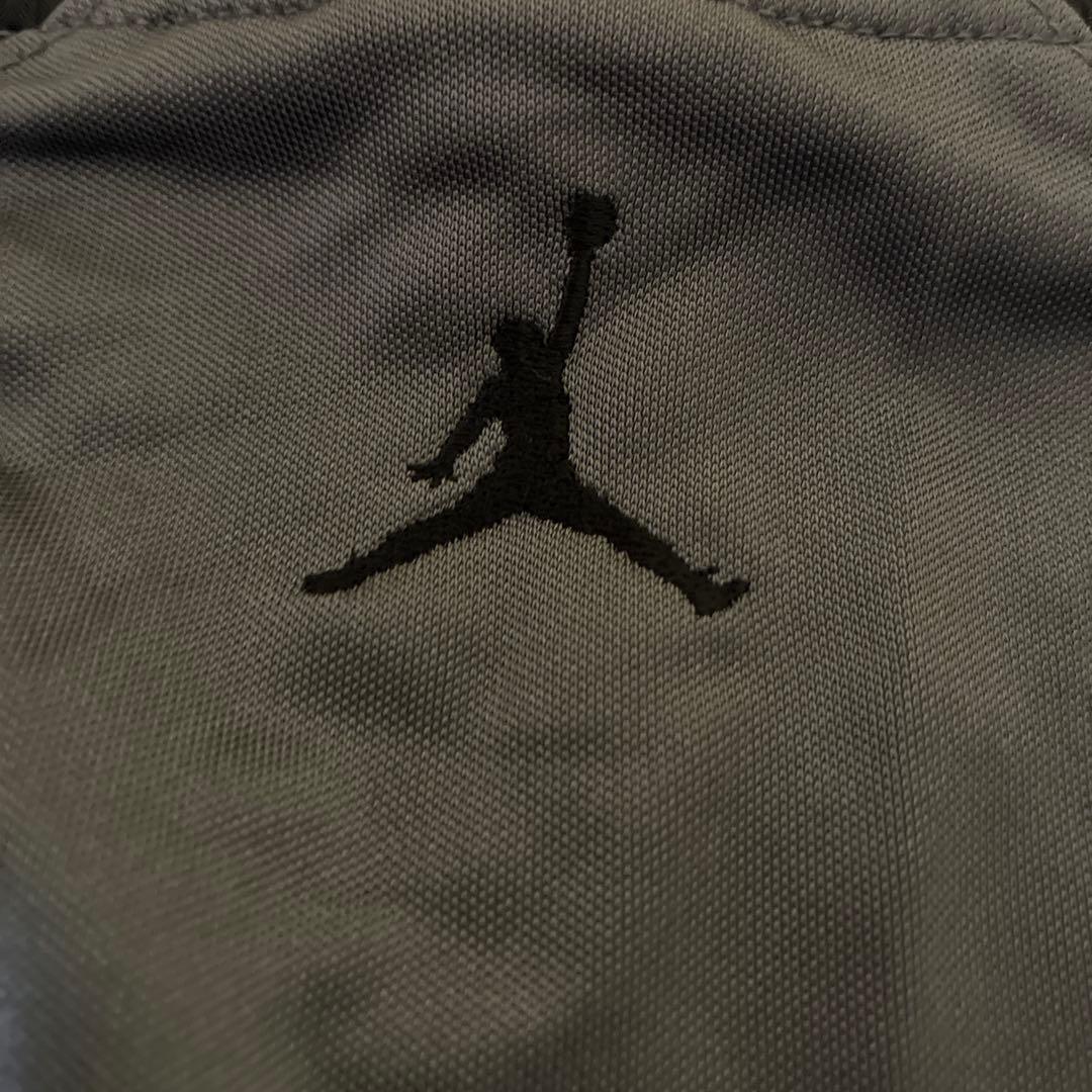 新品Jordan 84番号付きグレーシャツ