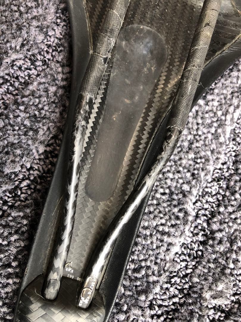 FIZIK Arione 00 サドル ブラック カーボンブレイデッドレール