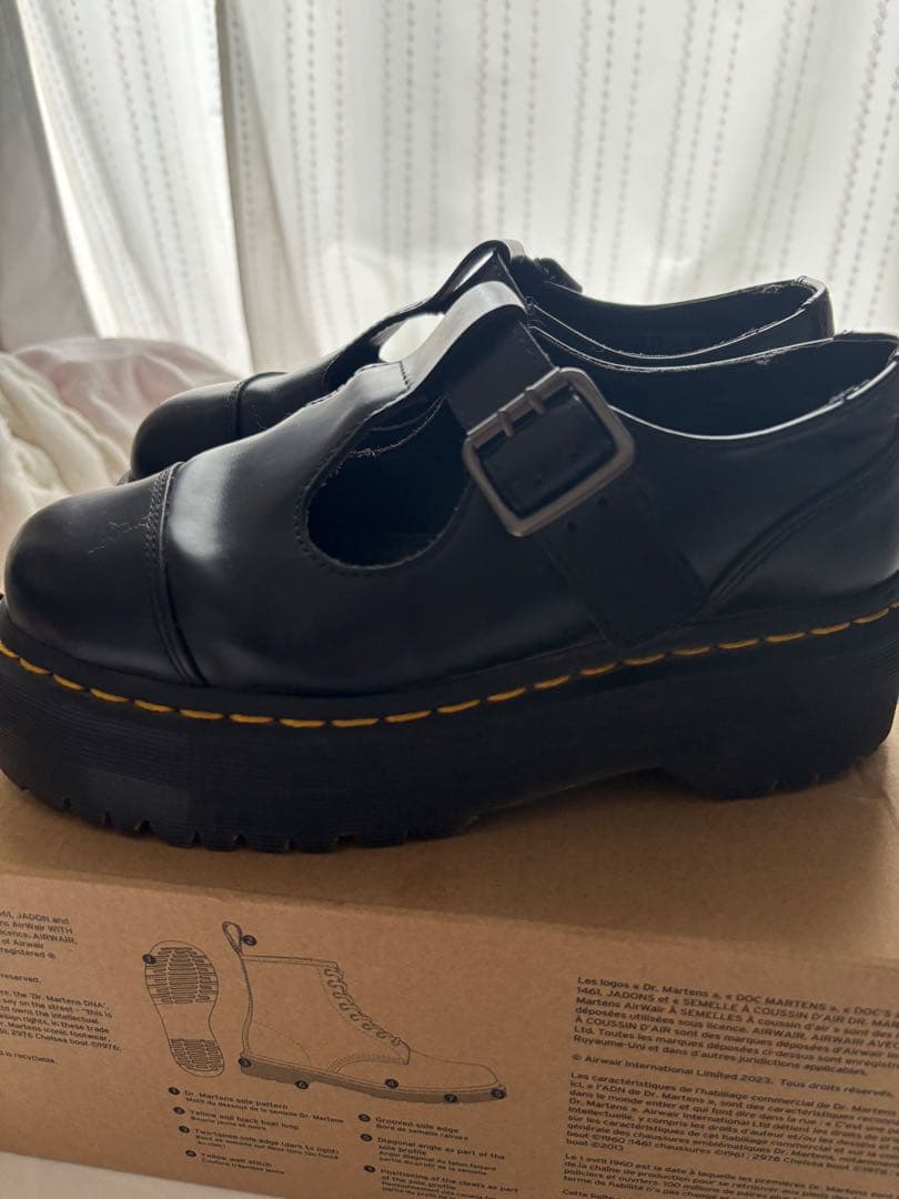 Dr. Martens ブラックプラットフォームシューズ