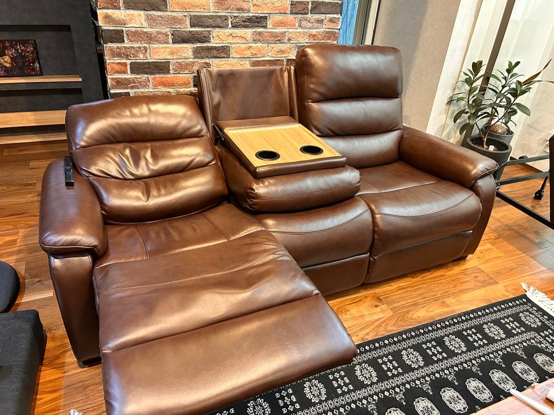 23年5月購入　ニトリ電動ソファ３人掛け　本革厚革仕様