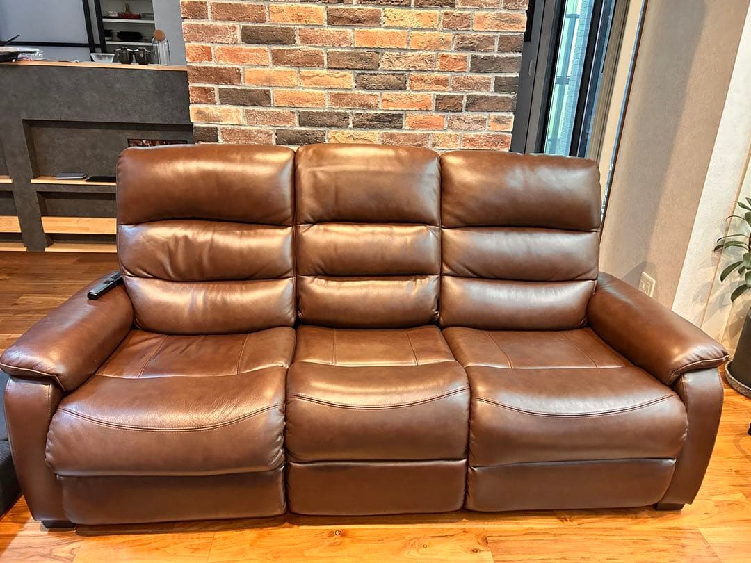 23年5月購入　ニトリ電動ソファ３人掛け　本革厚革仕様
