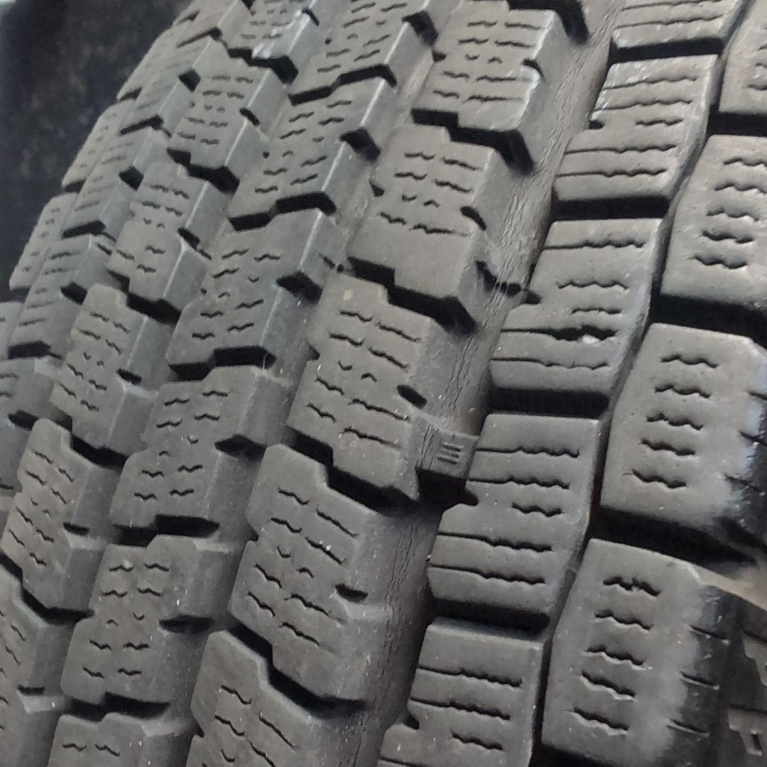 【ぽみ】KEELER ハイエース スタッドレス4本 195/80R15