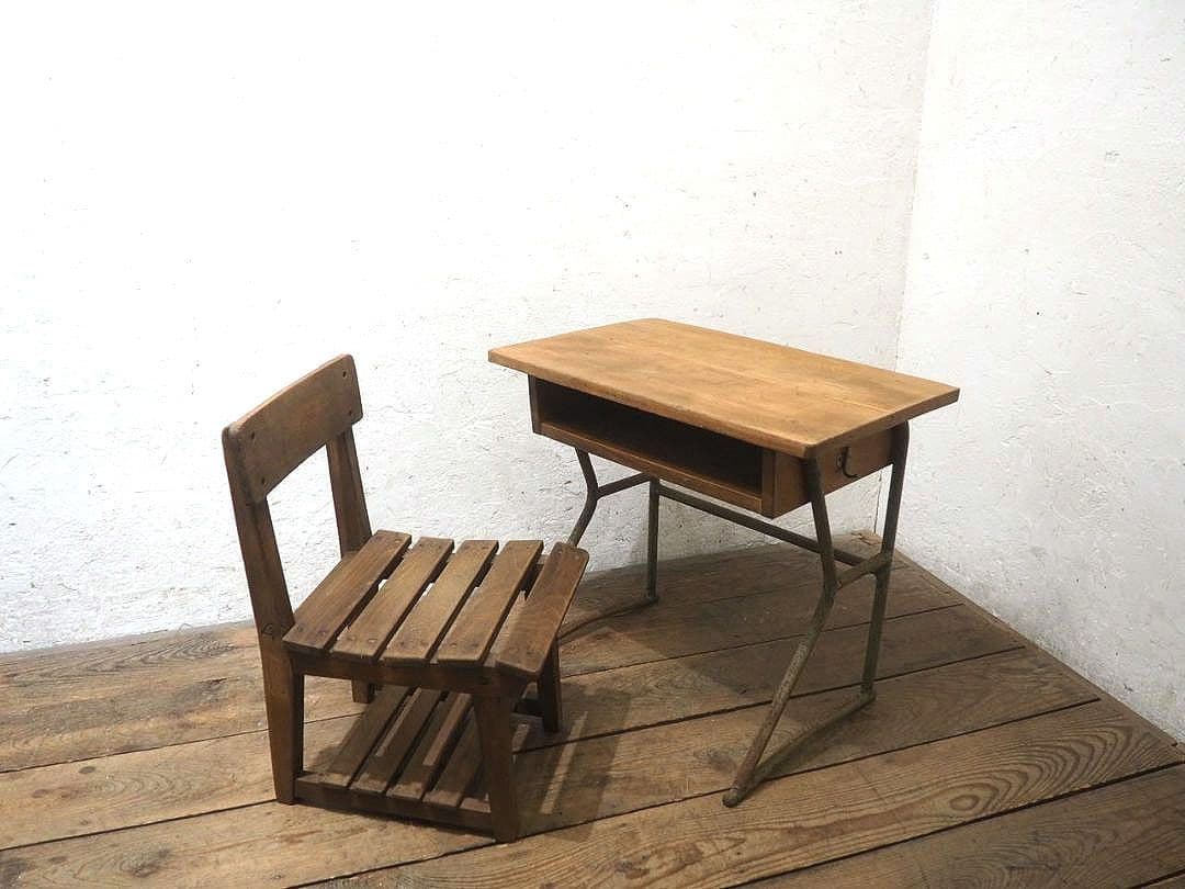 1324 ②ヴィンテージ　レトロな学校机と椅子　テーブル　イス　古家具　子供用