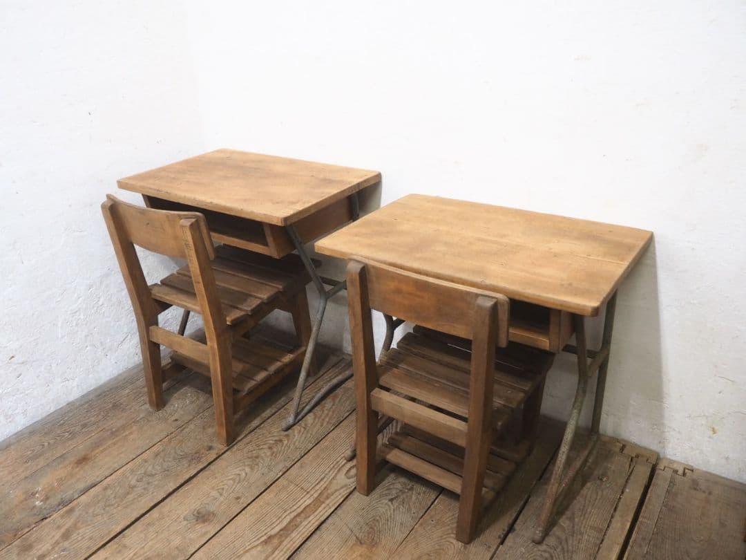 1324 ②ヴィンテージ　レトロな学校机と椅子　テーブル　イス　古家具　子供用