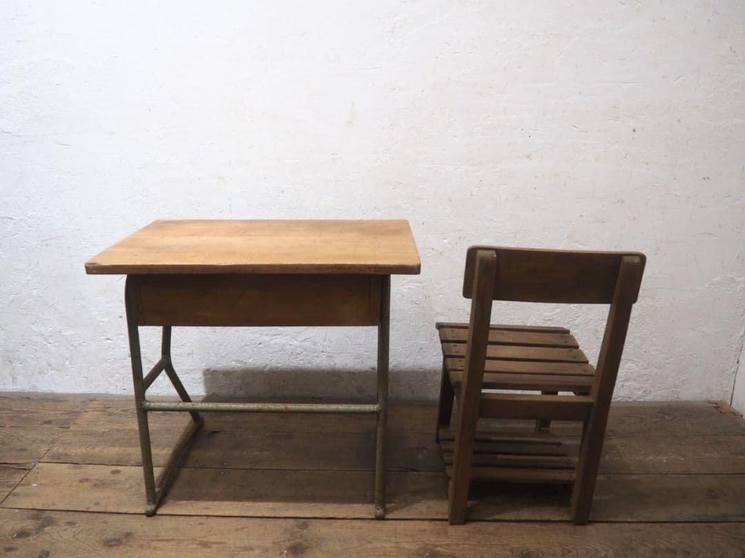 1324 ②ヴィンテージ　レトロな学校机と椅子　テーブル　イス　古家具　子供用