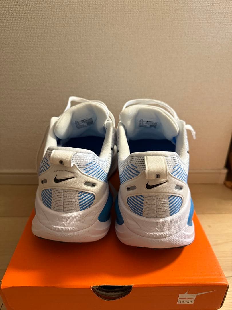 ナイキ ボメロ18