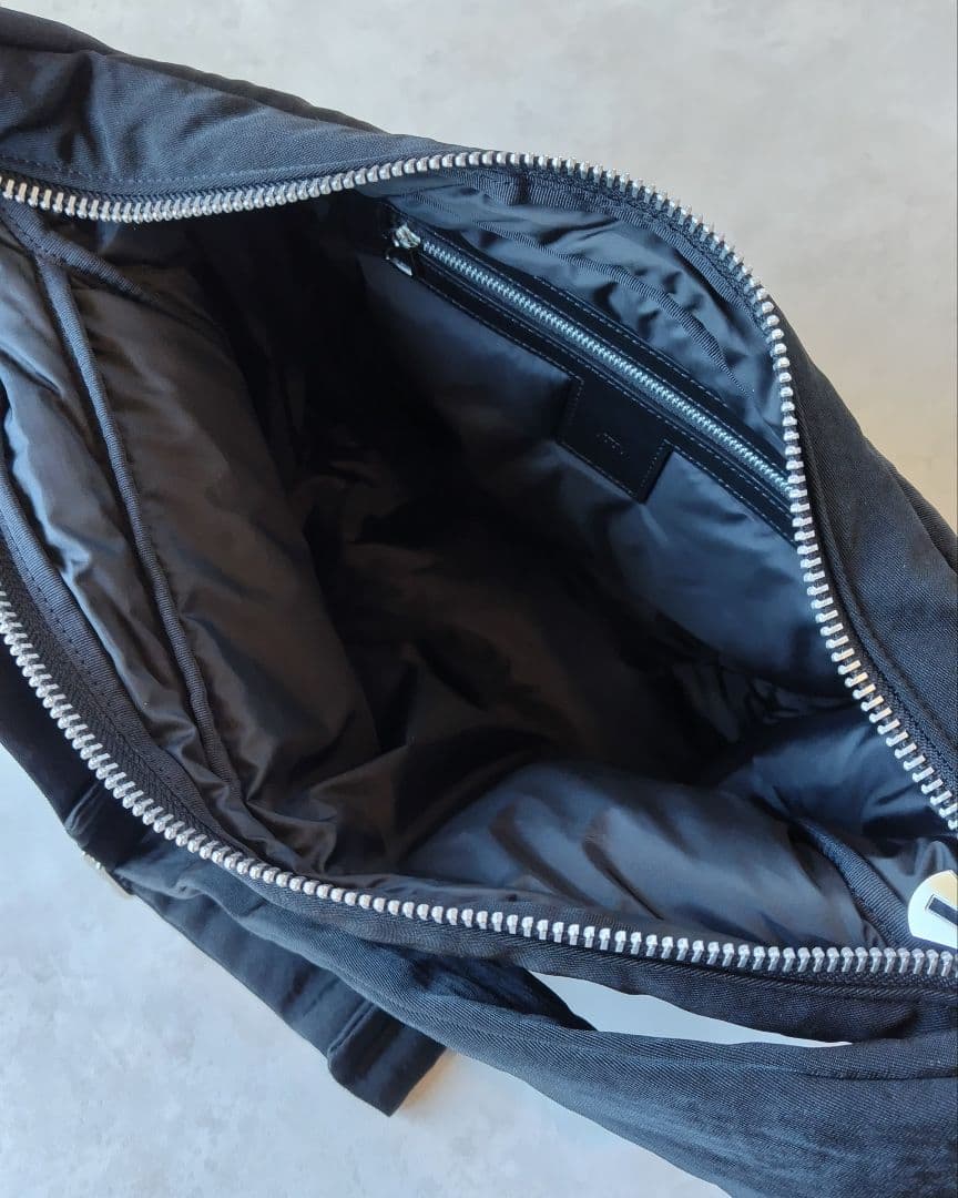 美品 ITTI ANNIE PUFFER TOWN MOON BAG イッチ