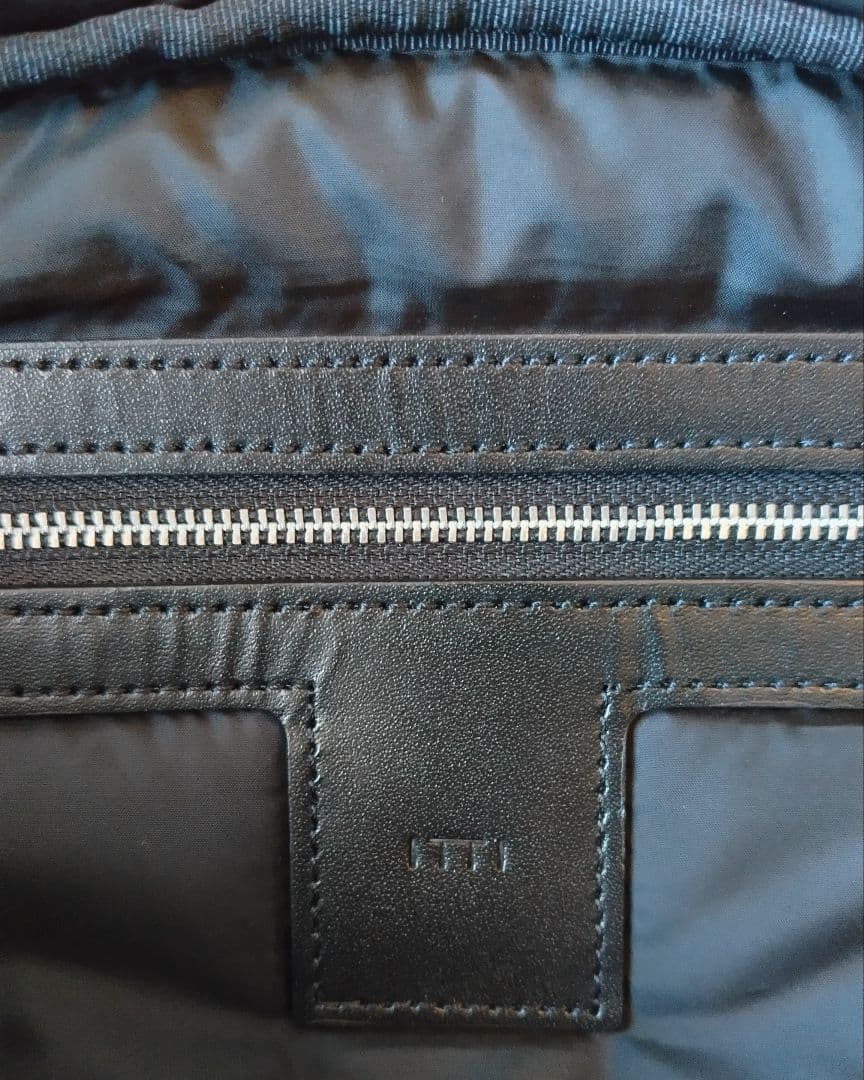 美品 ITTI ANNIE PUFFER TOWN MOON BAG イッチ