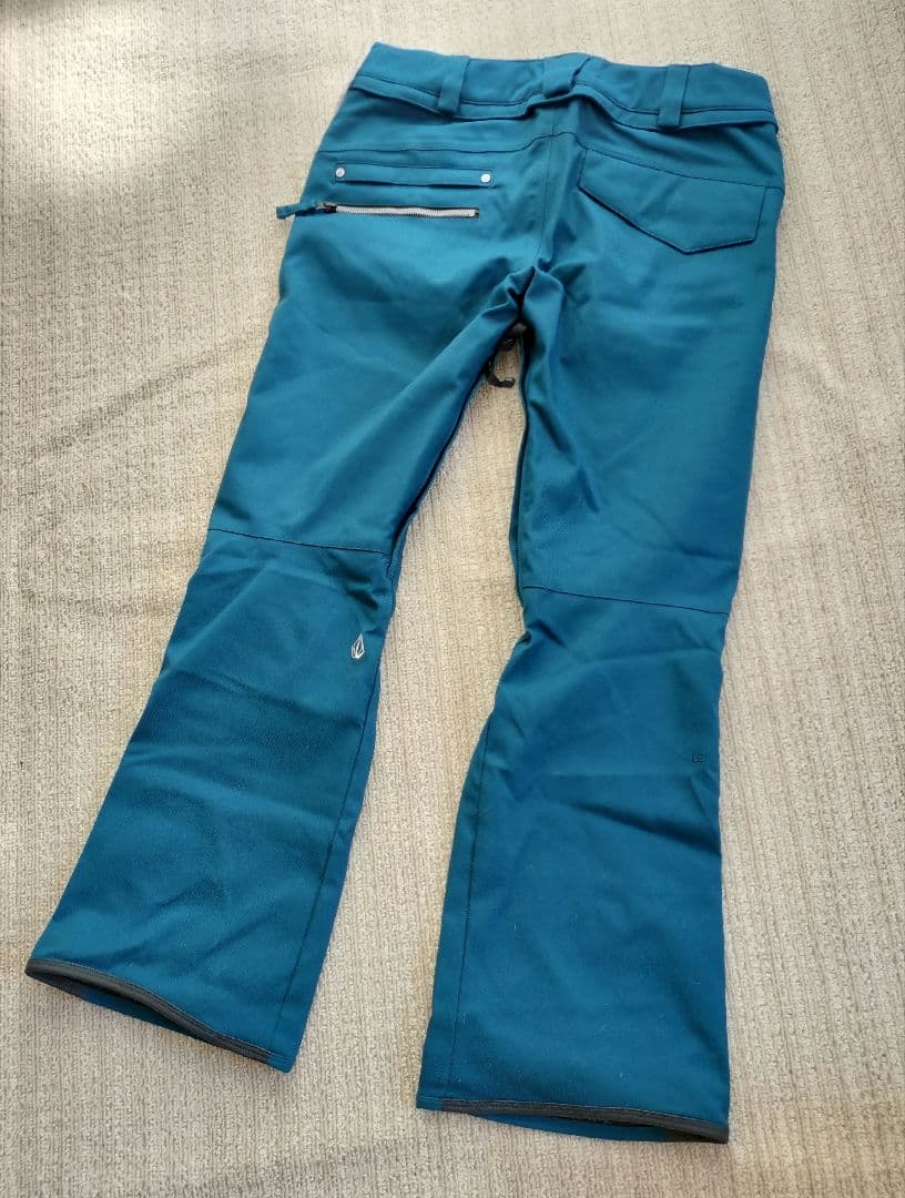 超美品 VOLCOM スノーボードウェア 上下 レディース