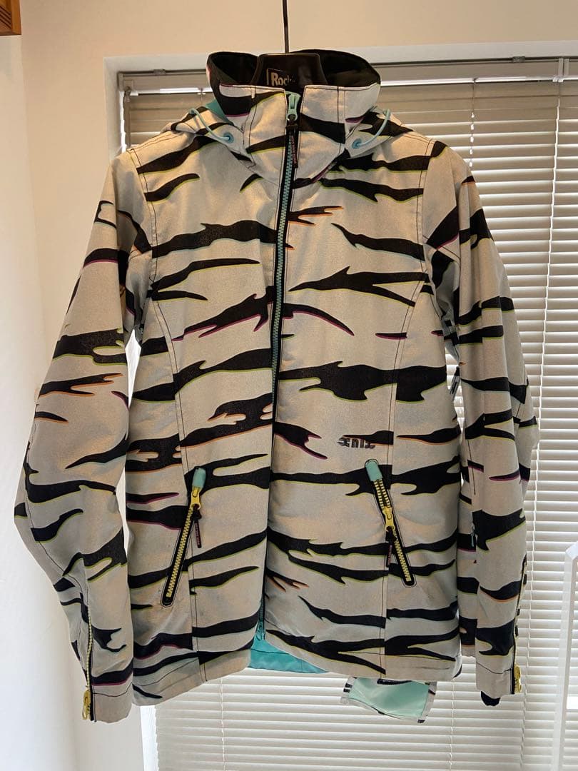 スノーボードウエア レディース (上)x-nix (下)chit