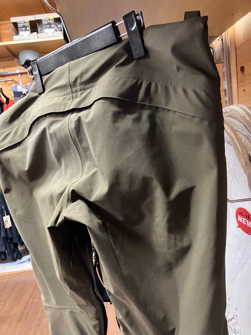 【USED】 VOLCOM ポルコム スノーボードウェア　ビブパンツ